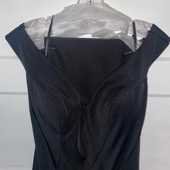 May Queen Off the Shoulder Black Fitted Gown with Shawl - Picture 2 of 4